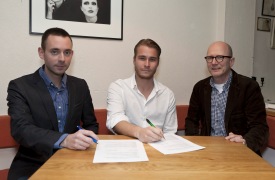 Á myndinni eru Ragnar Jónasson, Þorvaldur Davíð Kristjánsson og Bjarni Þorsteinsson, útgáfustjóri Veraldar.
